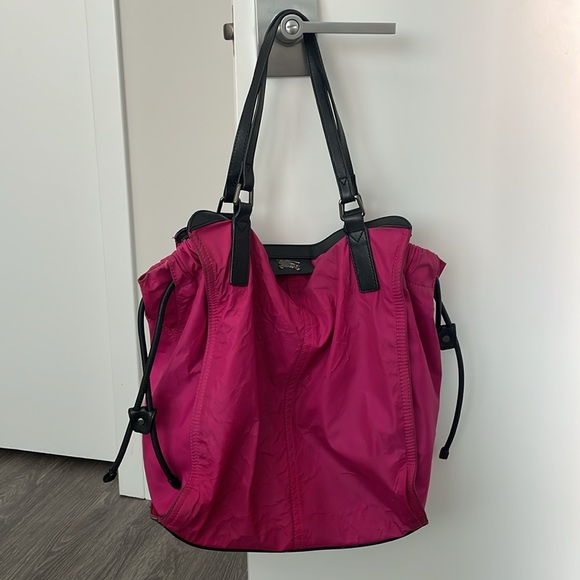 BURBERRY LONDON BUCKLEIGH NYLON TOTE - Picture 6 of 13